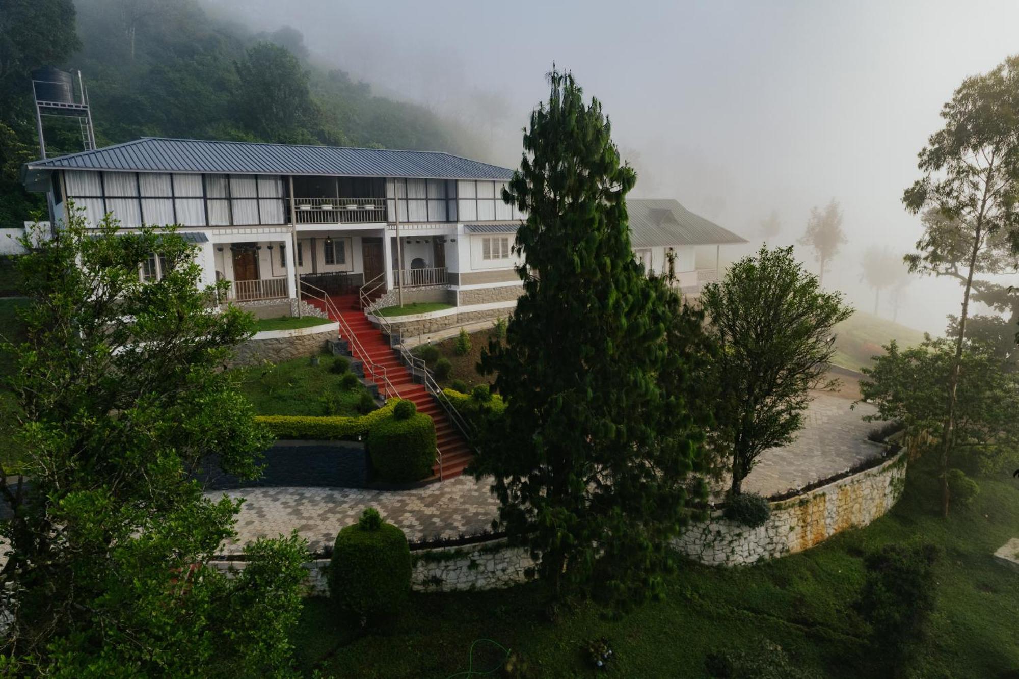 Misty Courtyard Resort Chinnakanal Exterior foto